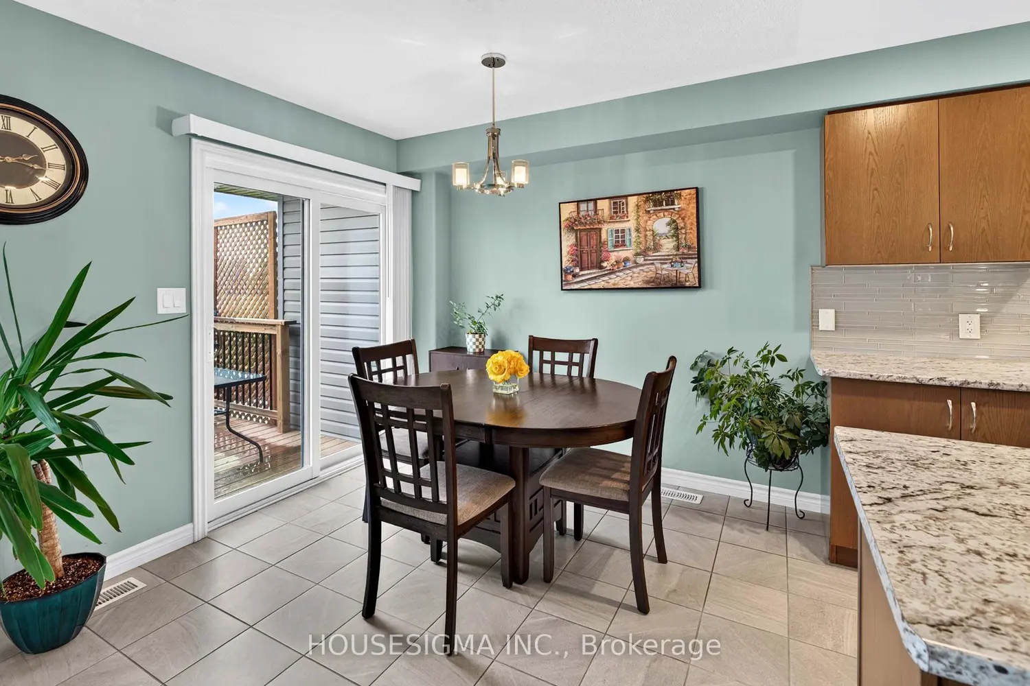 390 Buckthorn Drive photo 2