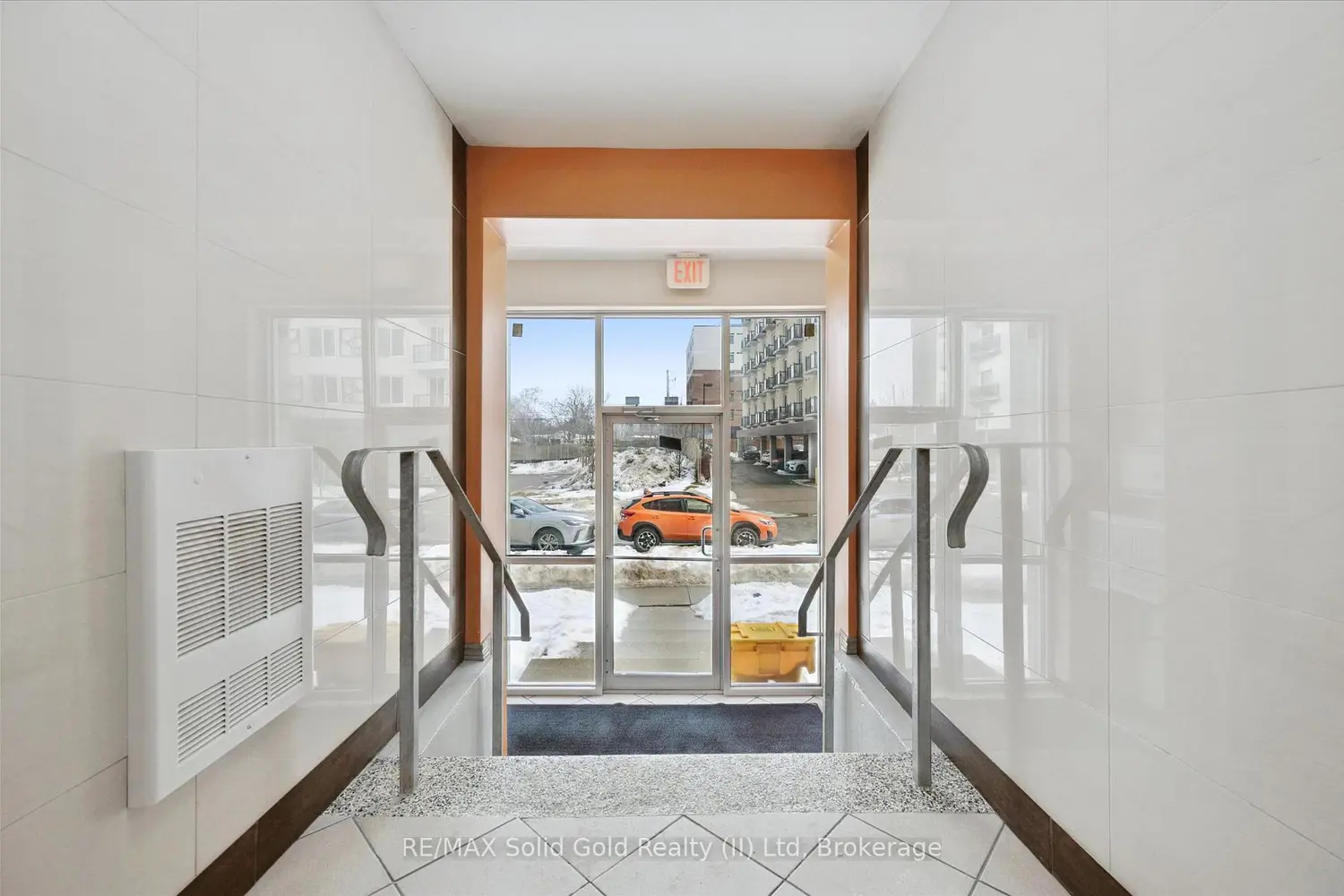 271 Lester Street 203