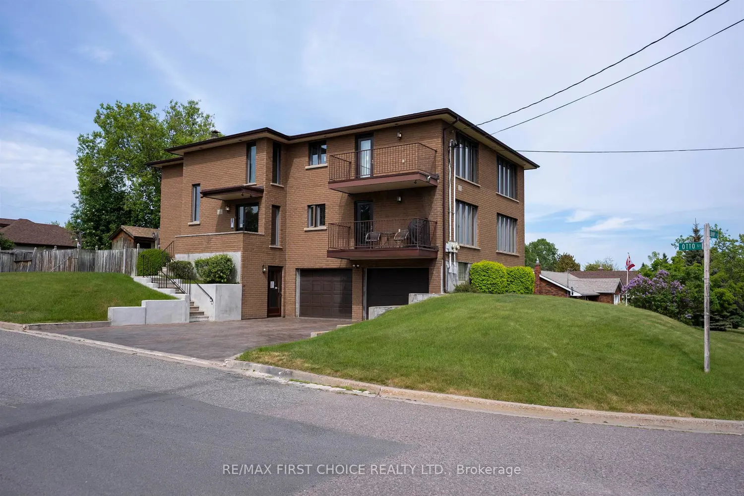 110 Albany Street photo 2