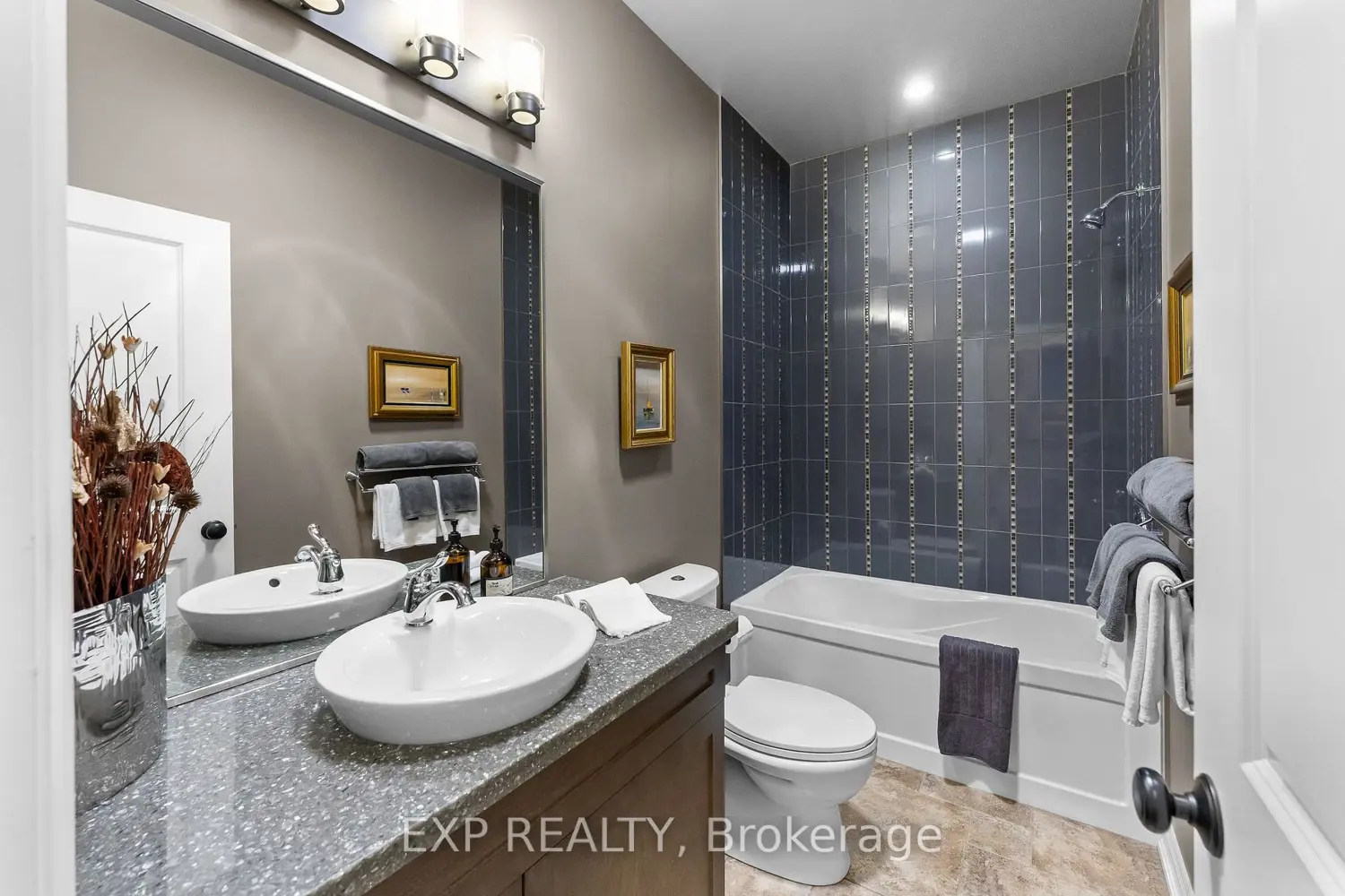 6 Creekside Drive photo 3