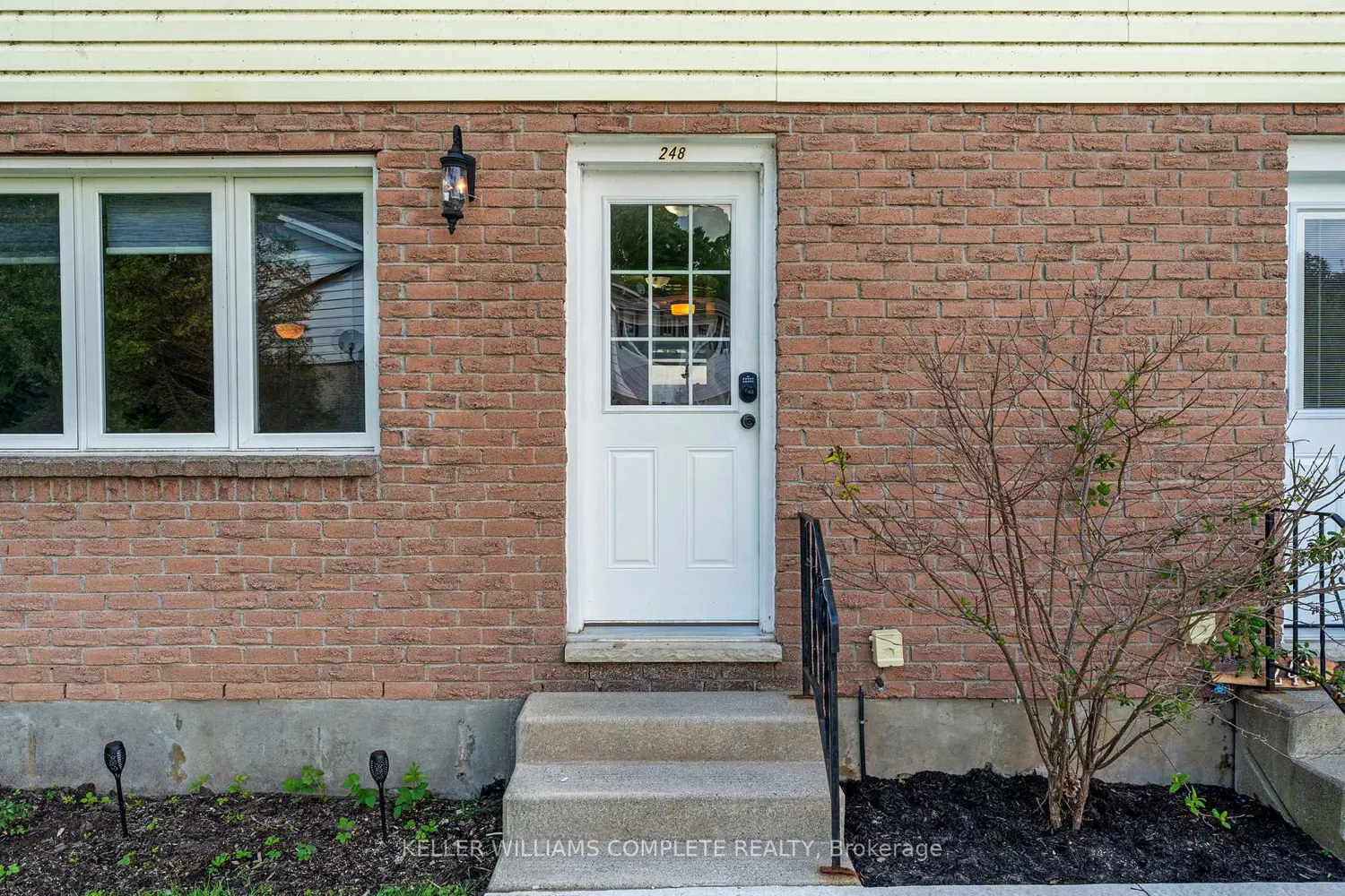 248 Richardson Drive photo 4