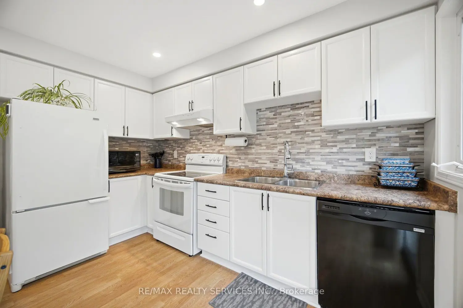 38 Furrows End
