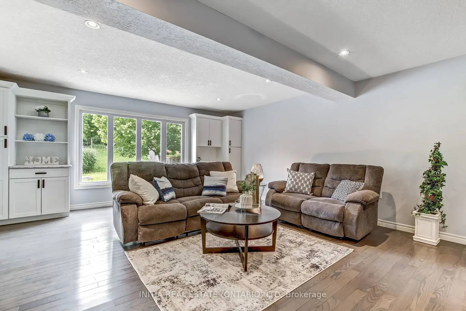 1082 Oakcrossing Road photo 4