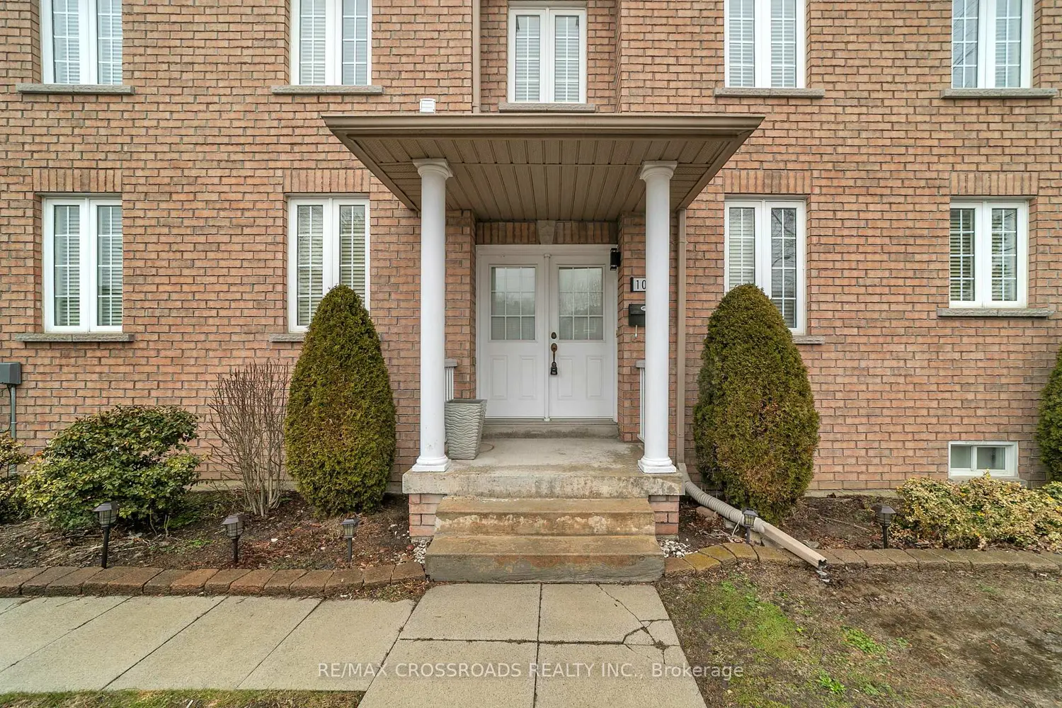 106 Craggview Drive photo 3