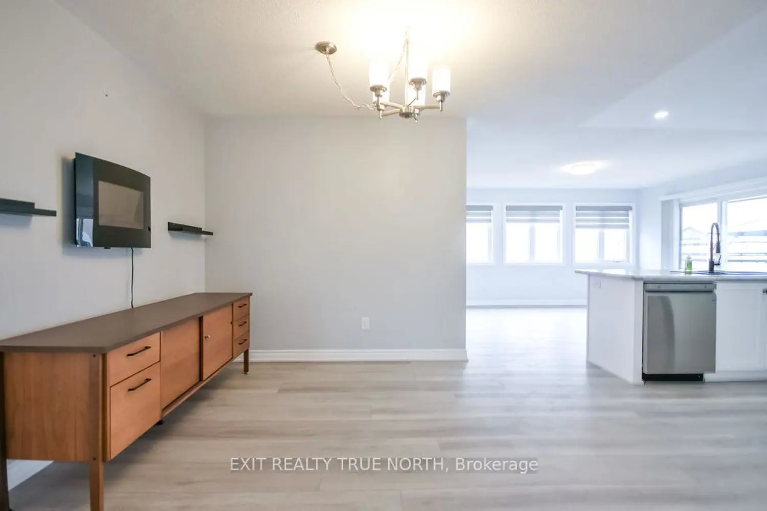 8 Sinclair Crescent photo 5