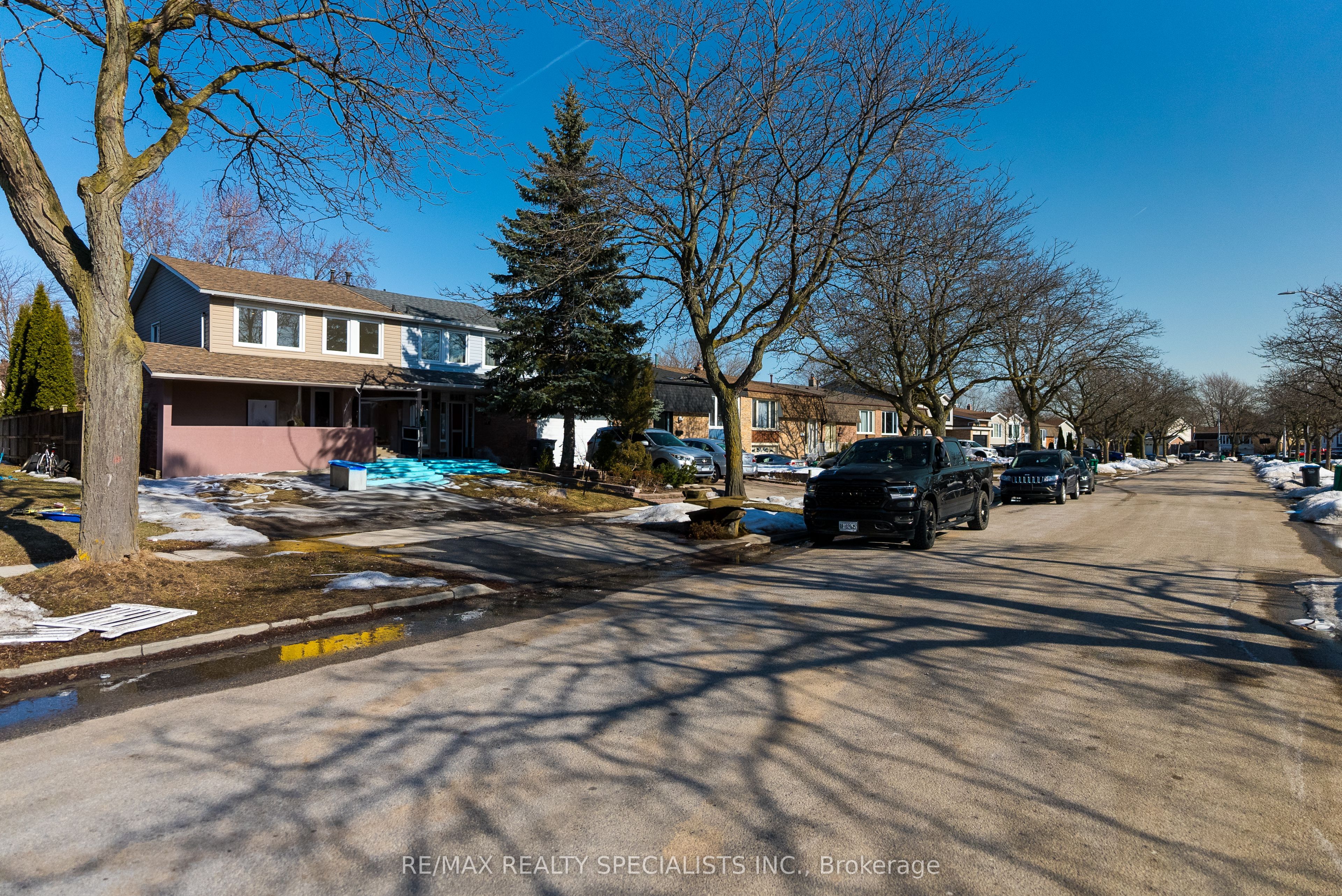 Upper-6419 Chaumont Crescent, Mississauga, ON, L5N 2M7