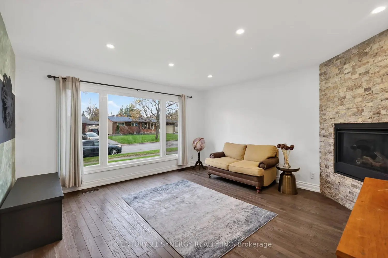 2358 Joliffe Street photo 3