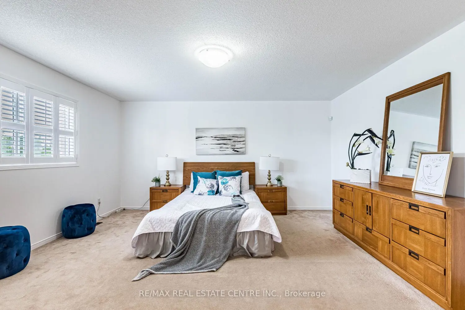 4322 Goldenrod Crescent photo 2