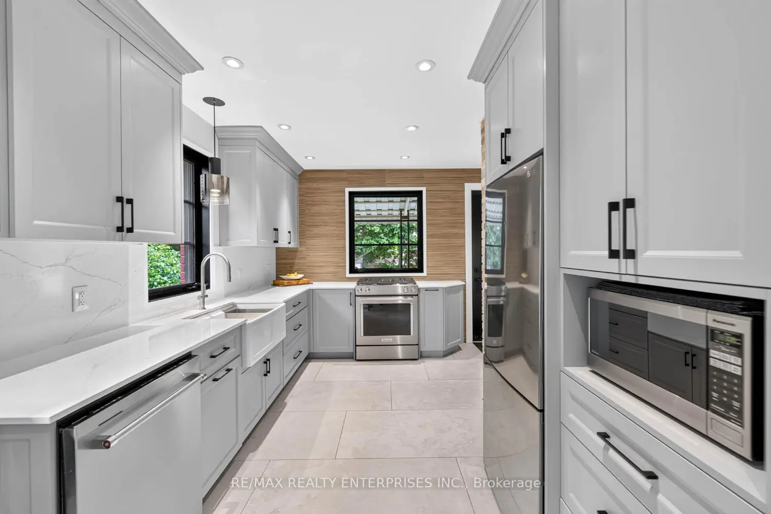233 Rosemount Avenue photo 5