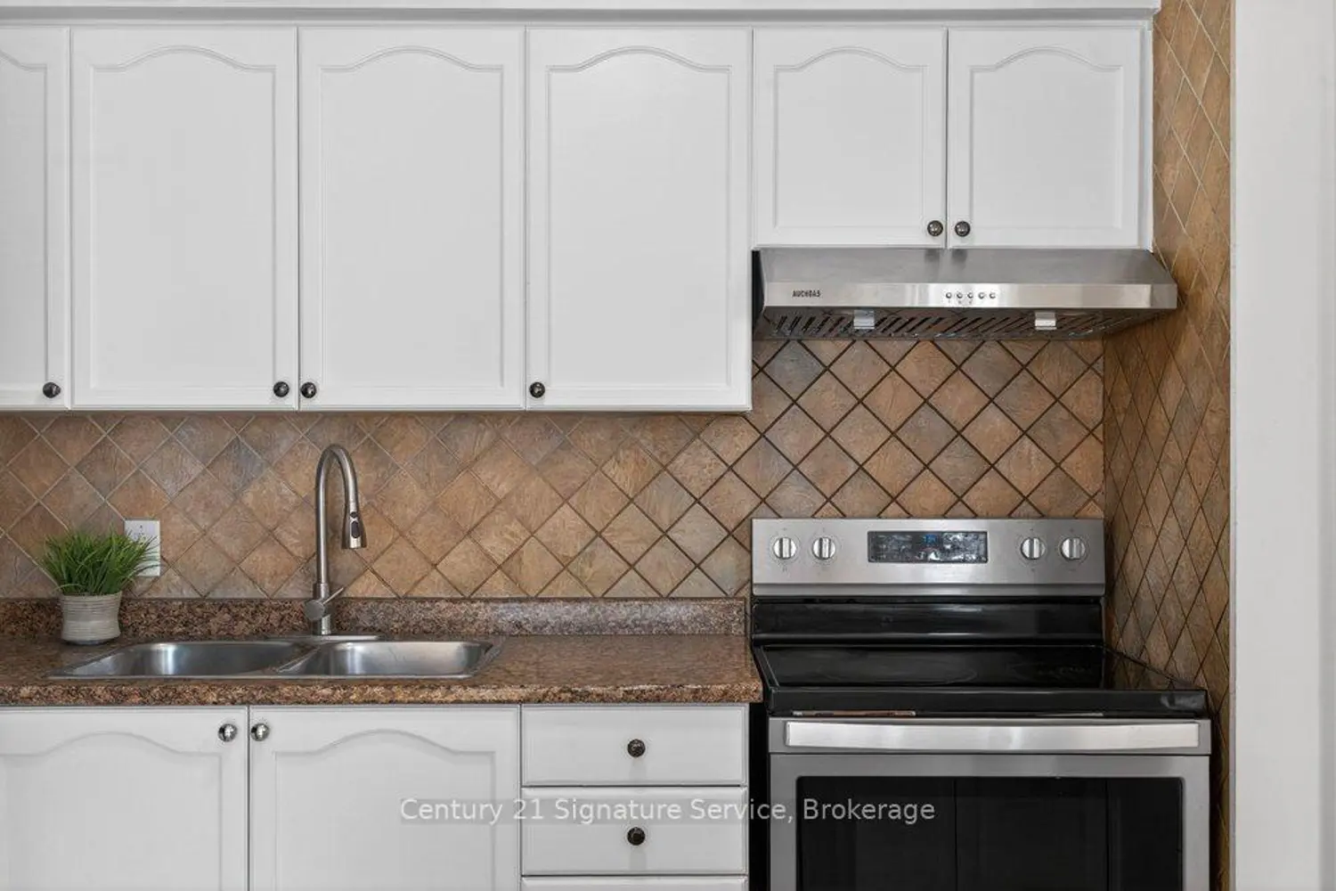 5950 Glen Erin Drive 57 photo 4