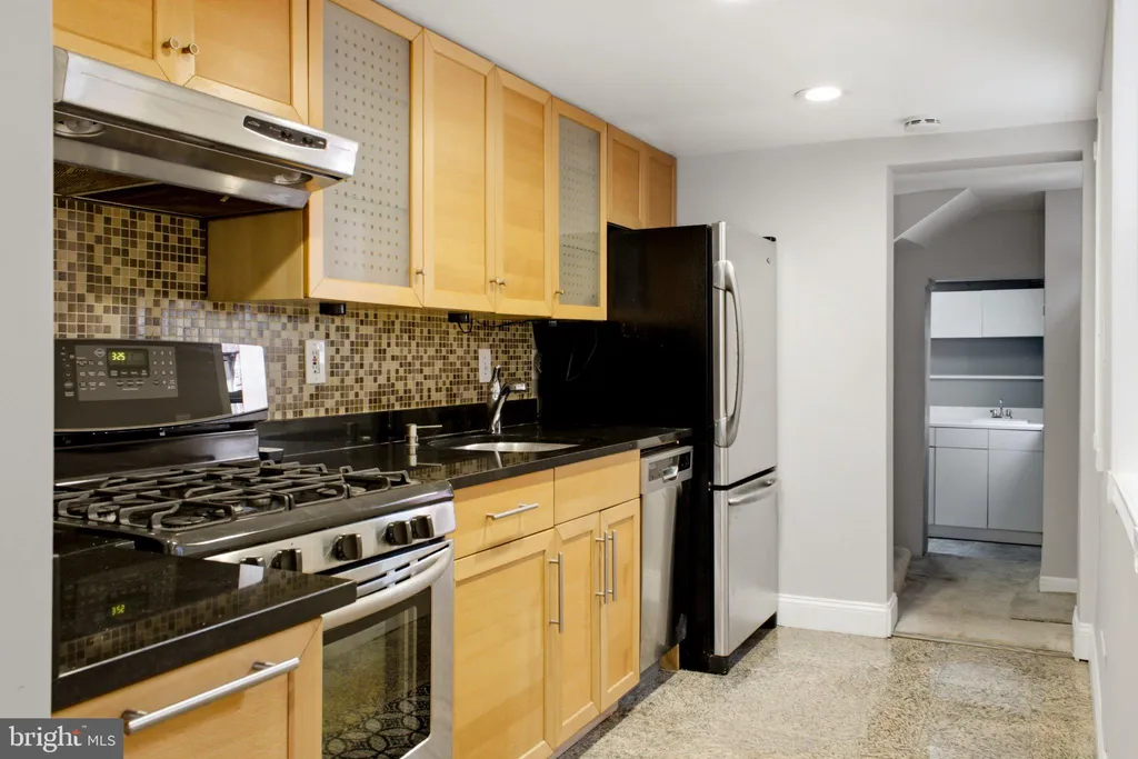 420 S Regester St, Baltimore, MD 21231 photo 4