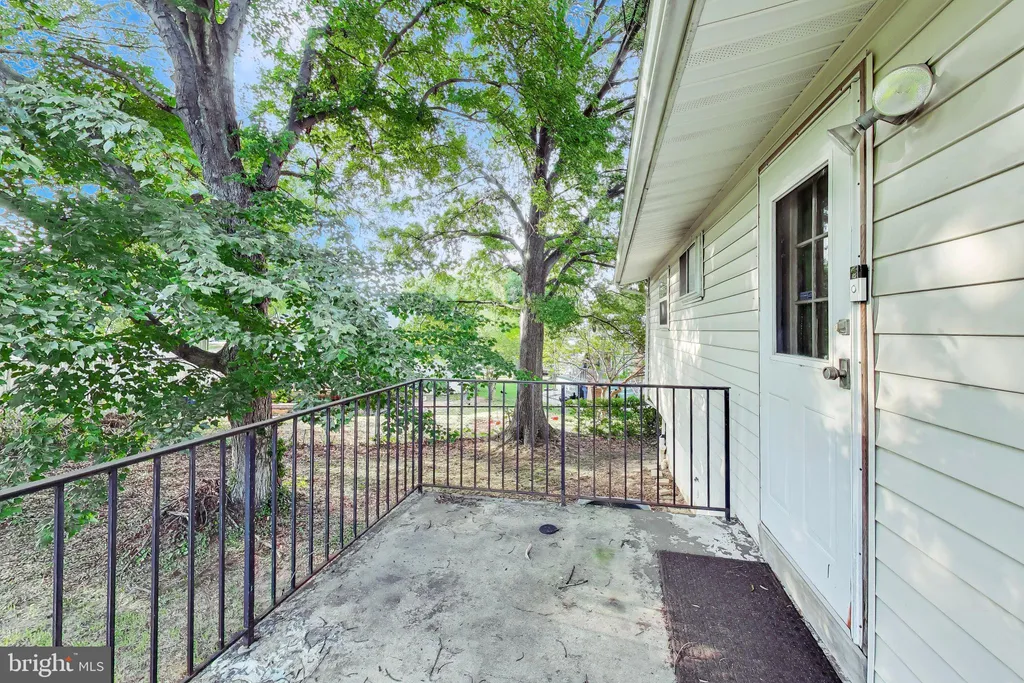 7909 Grant Drive, Lanham, MD 20706