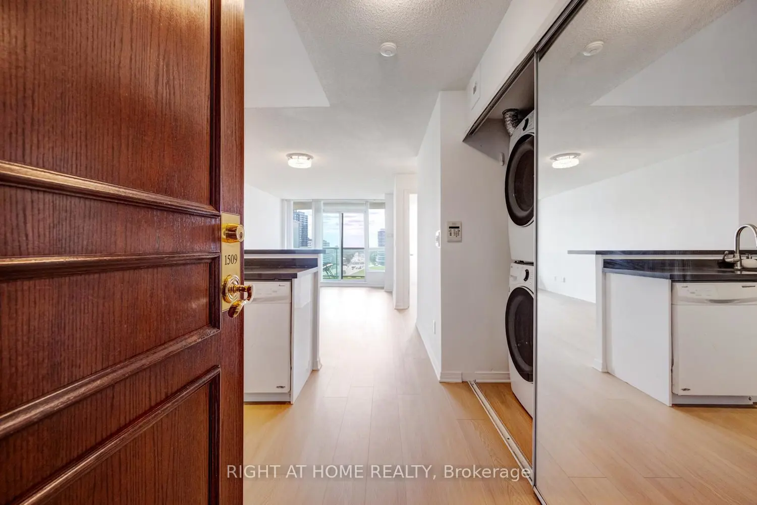2565 Erin Centre Boulevard 1509 photo 3