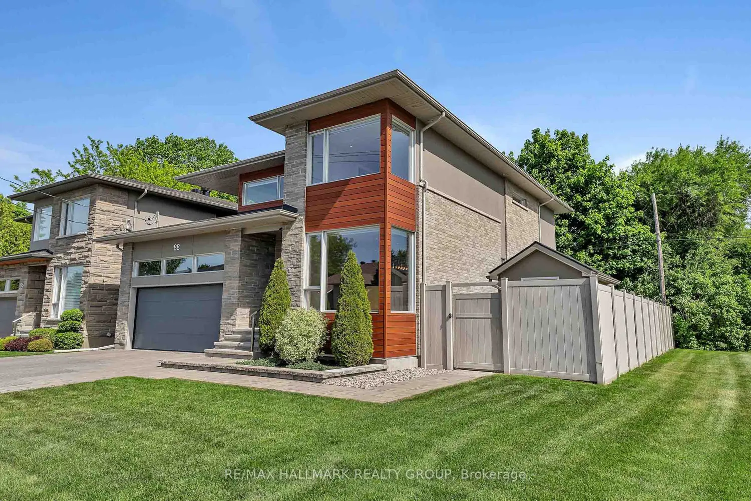 88 Withrow Avenue photo 2