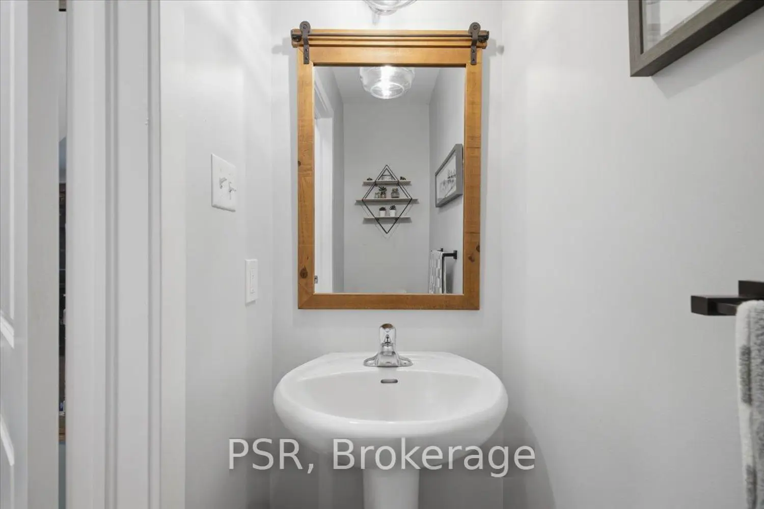 12 Hiscott Drive photo 5