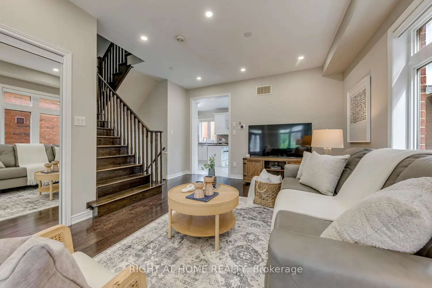 135 Holmes Crescent