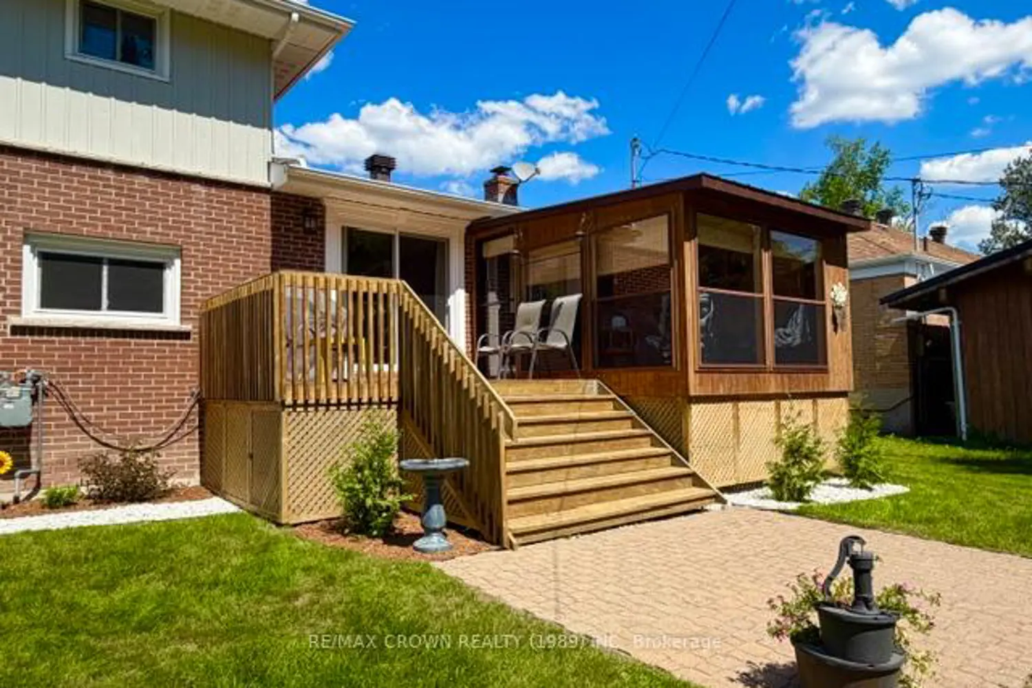 16 Kimberly Drive photo 3