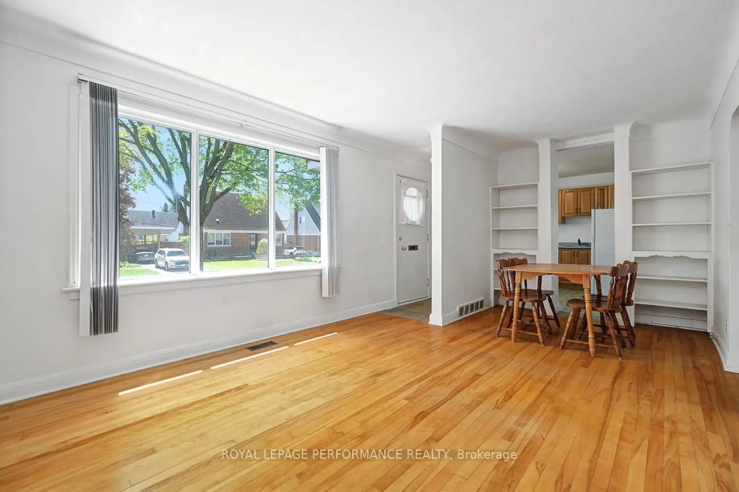 535 Dunbrack Street photo 2