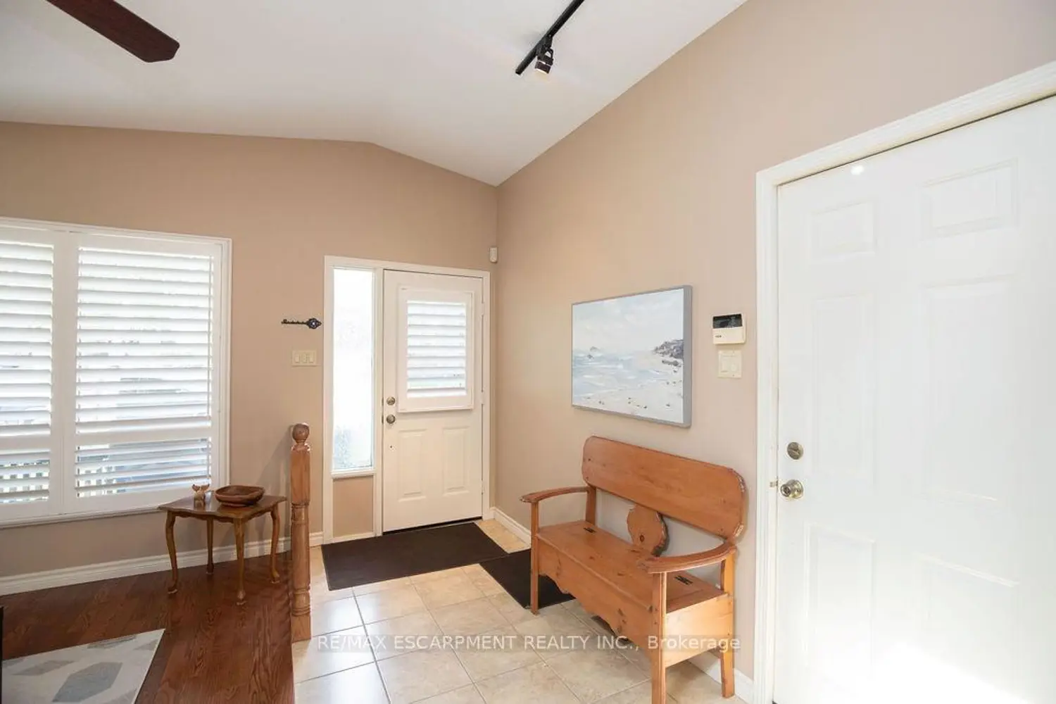 106 Ossington Drive photo 3