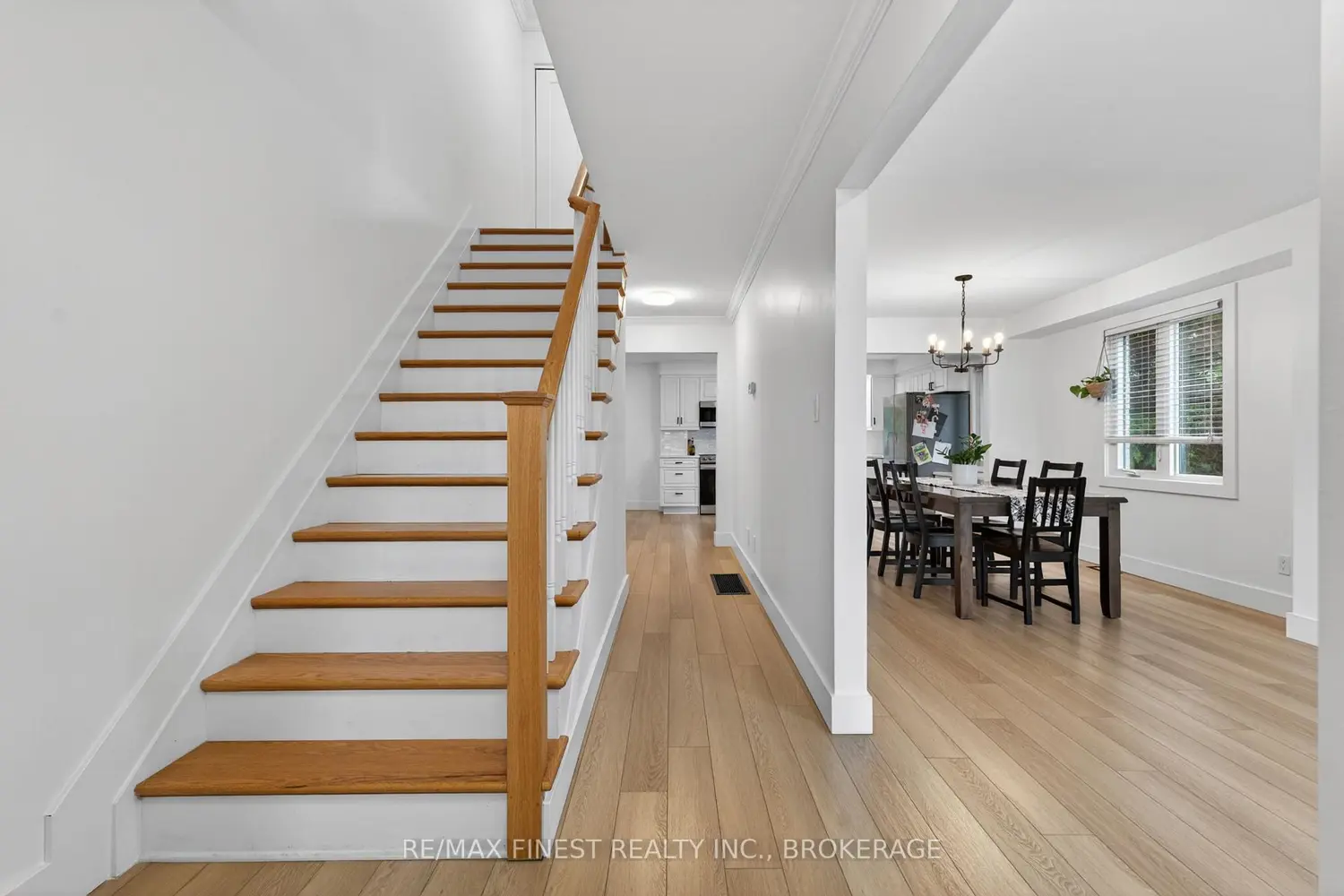 825 Somerset Crescent photo 2