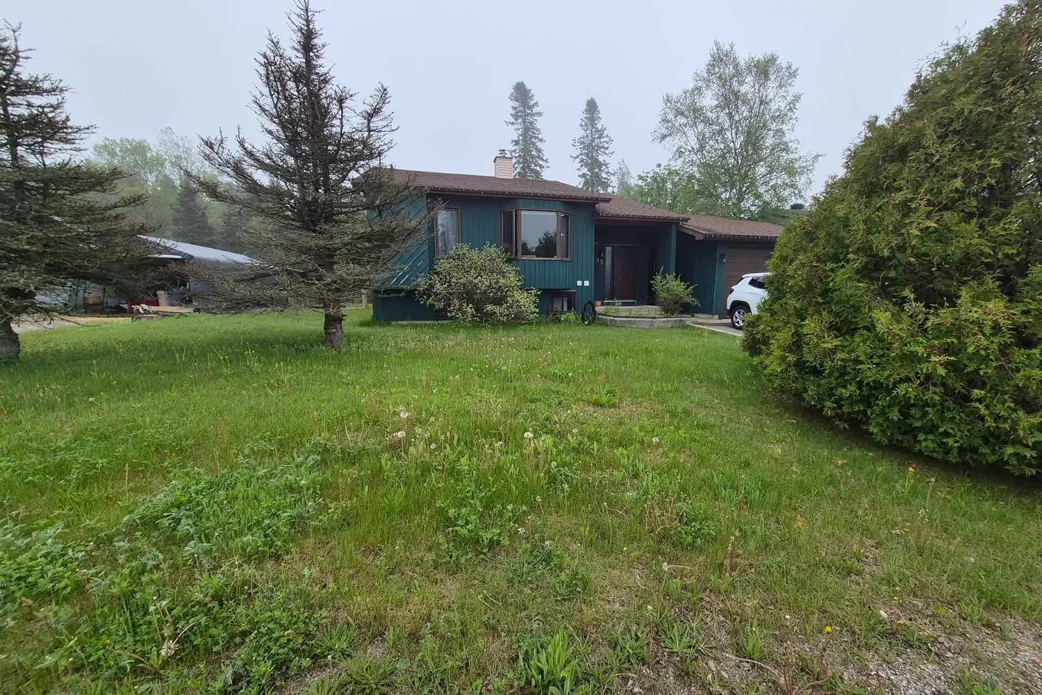 45 Hemlo Drive photo 2