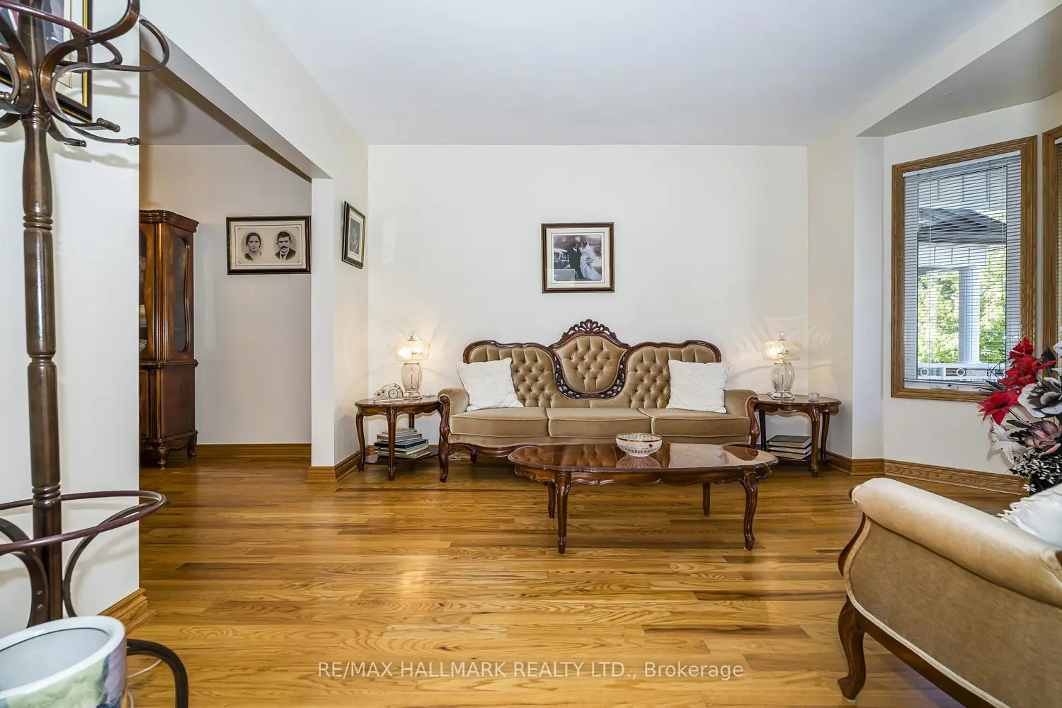 47 Montrose Avenue photo 3