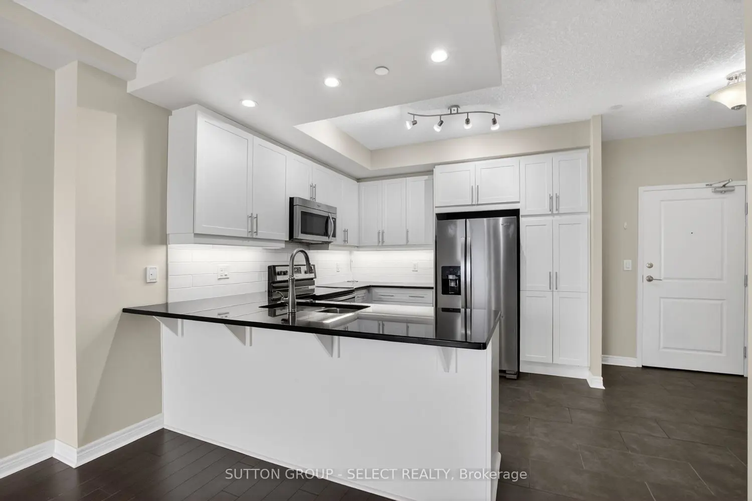 330 Ridout Street 1705 photo 5