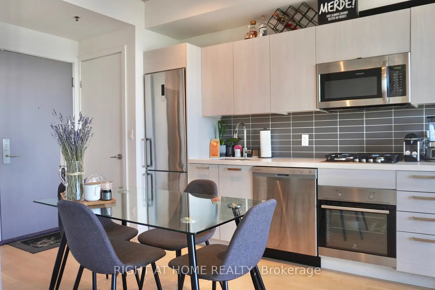 203 Catherine Street 1804 photo 3
