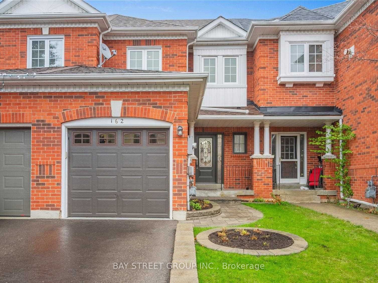 162 Denise Circle, Newmarket, ON, L3X 2K1