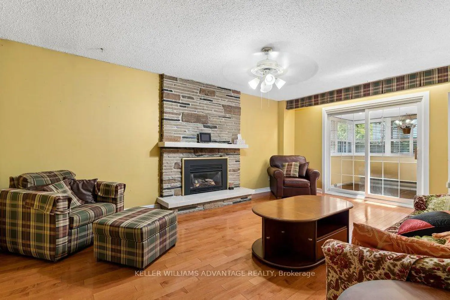 2192 Castlestone Court photo 2