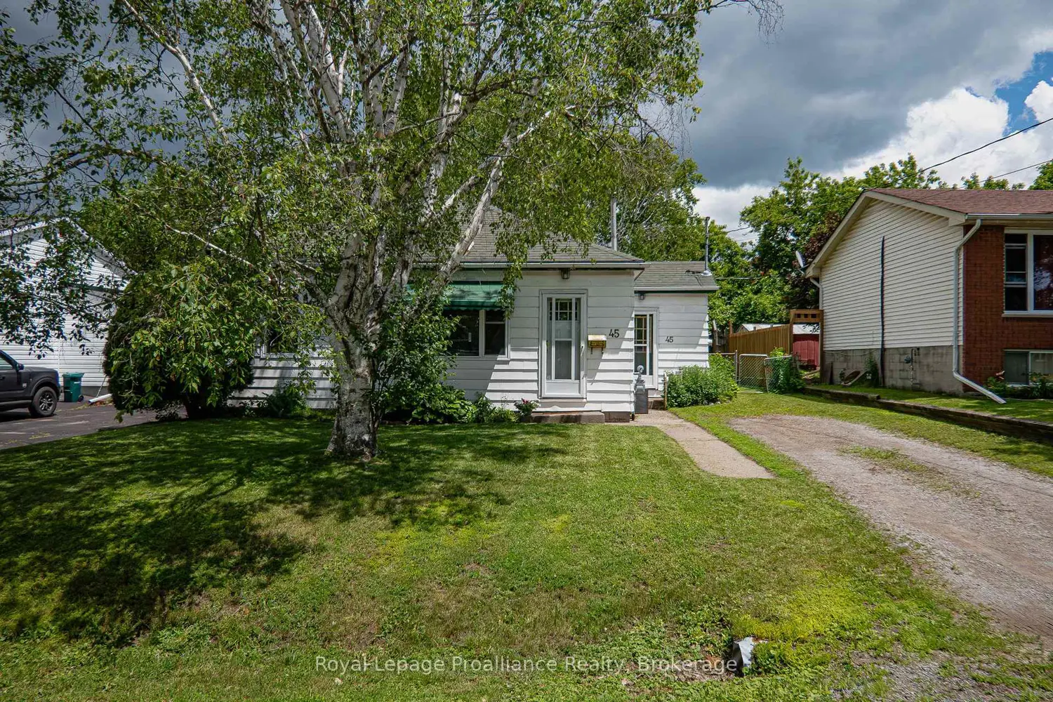 45 Valleyview Crescent photo 2