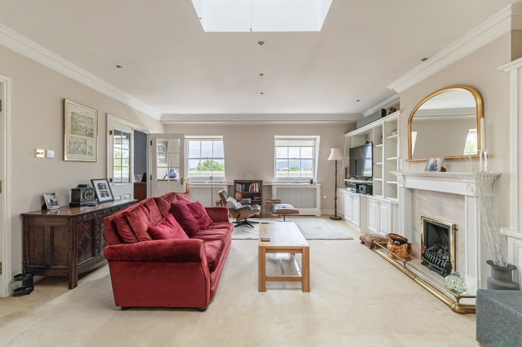 3 bed flat for saleThe Broad Walk, Imperial Square, Cheltenham, Gloucestershire GL50 photo 2