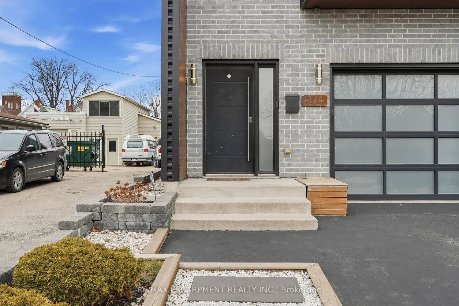 414 John Street photo 2