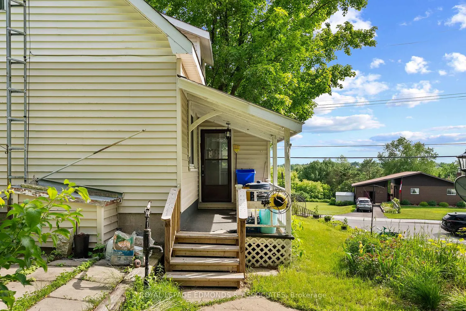 138 Bonnechere Street photo 5