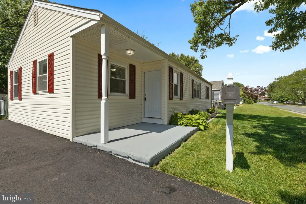 121 Robinson Dr, New Castle, DE 19720 photo 3
