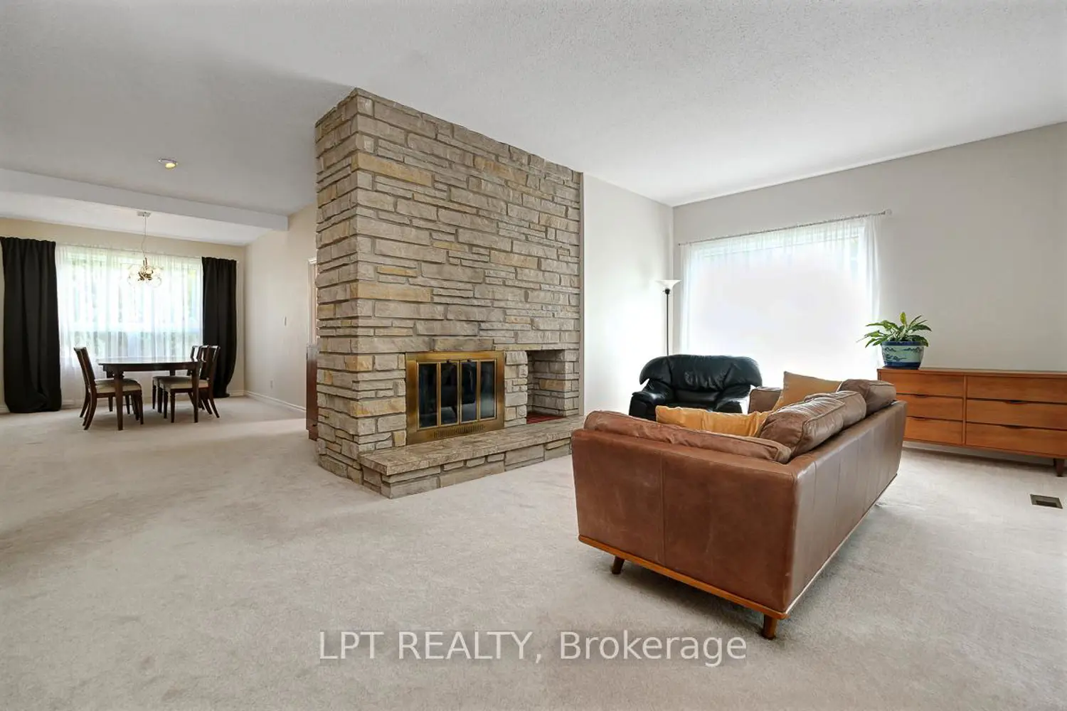 1772 Dunkirk Crescent photo 5