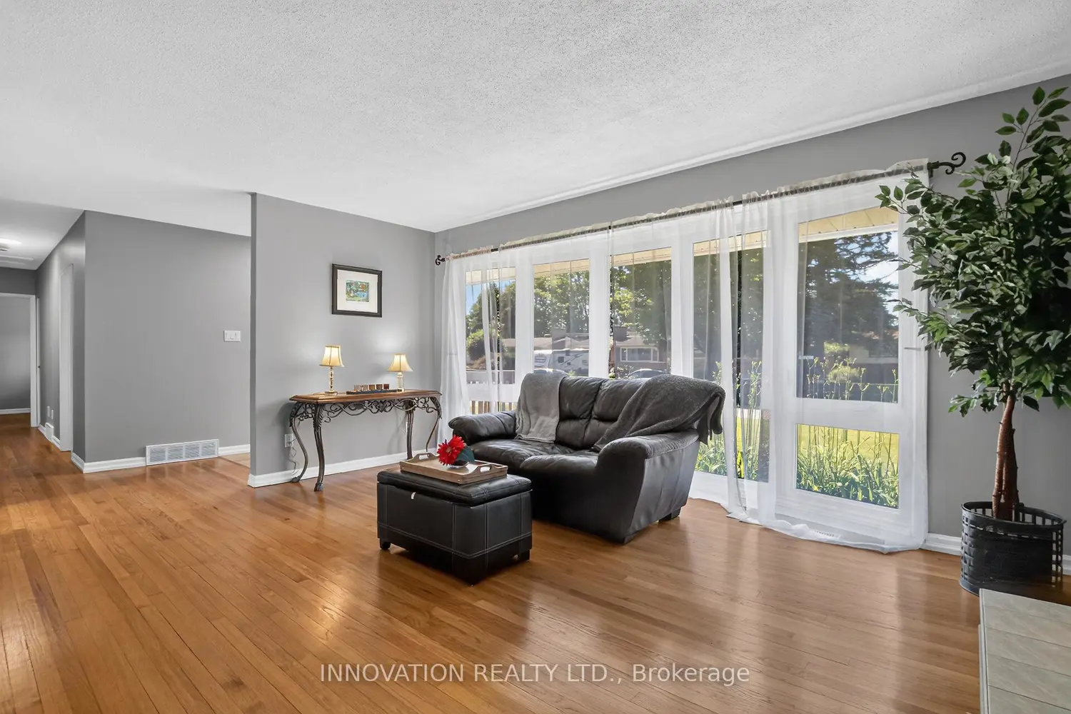 13 Dorland Crescent photo 3