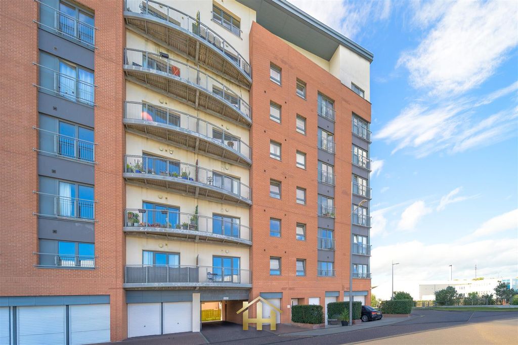 2 bed flat for saleGourlay Yard, Dundee DD1
