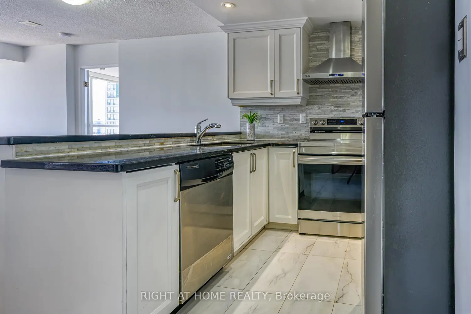 50 Kingsbridge Garden Circle 1408 photo 5