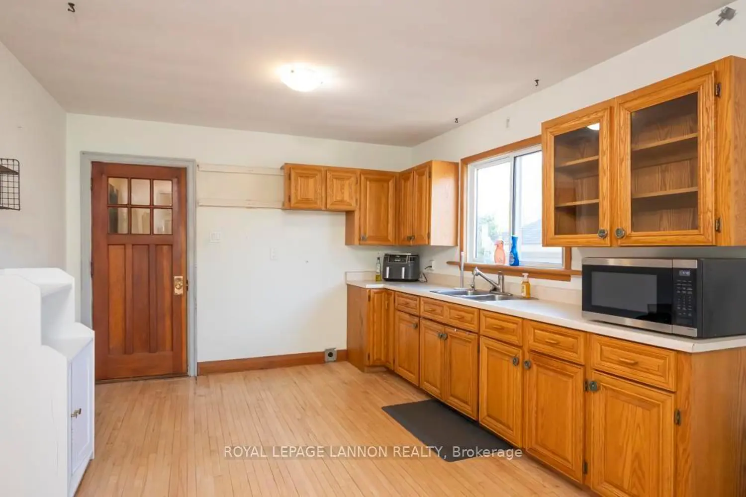 185 Empress Ave S photo 5