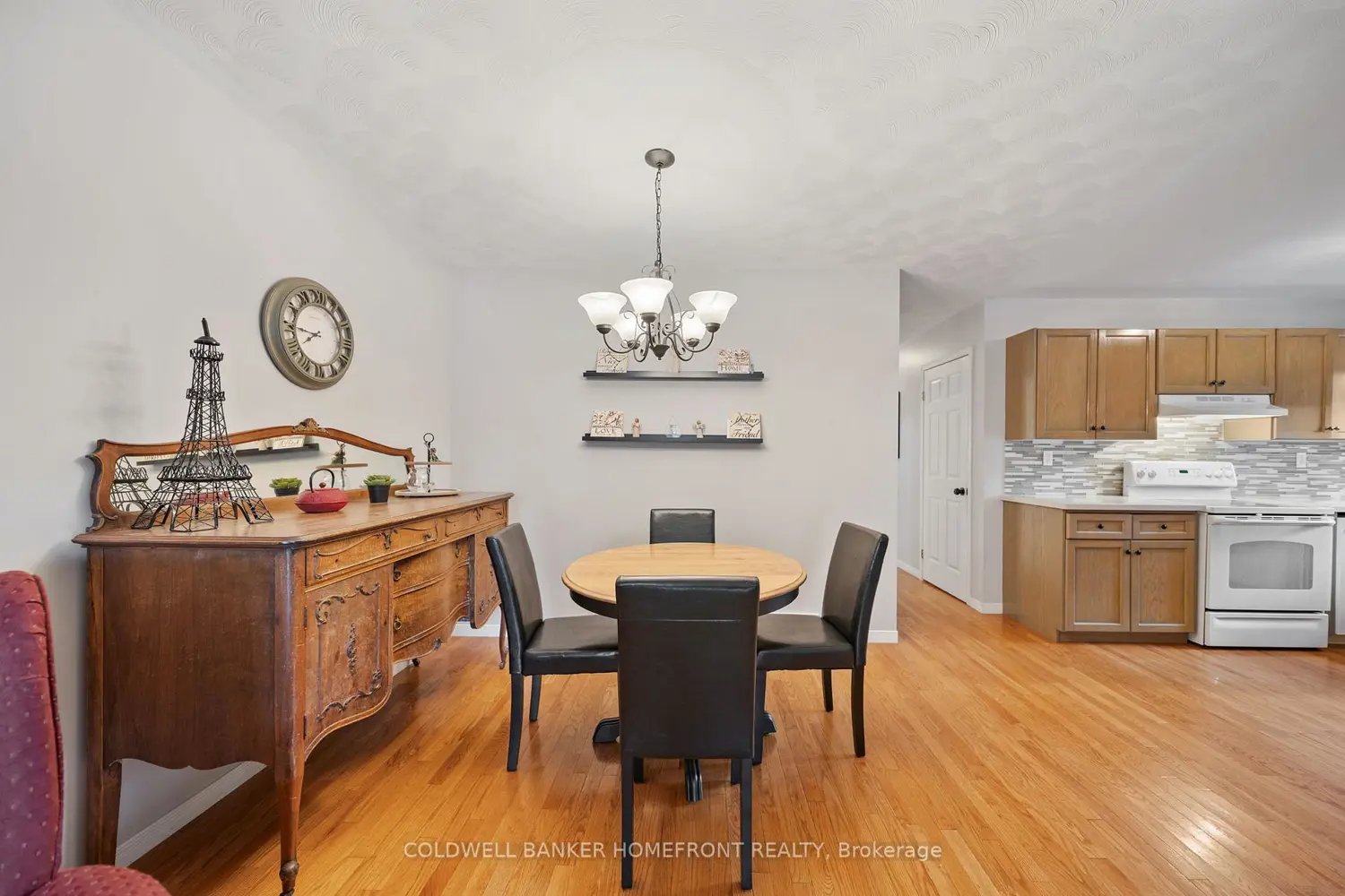 21 Court Drive photo 4