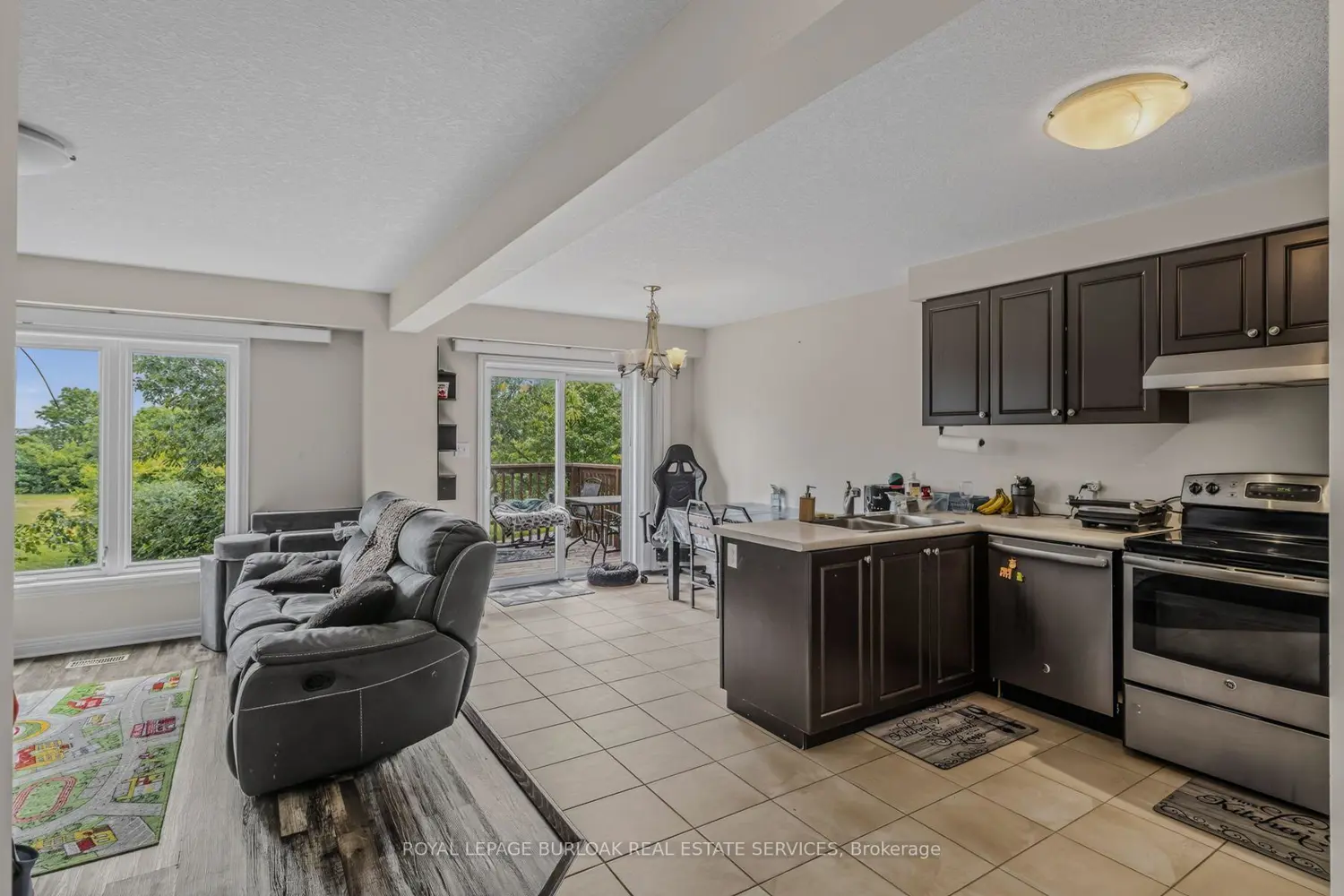 571 Champlain Avenue photo 5
