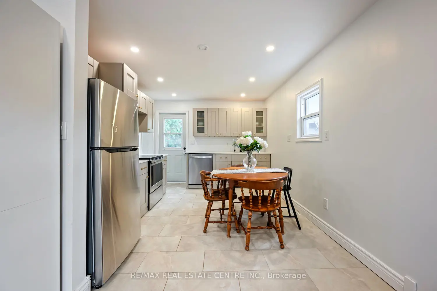 121 Proton Street photo 2