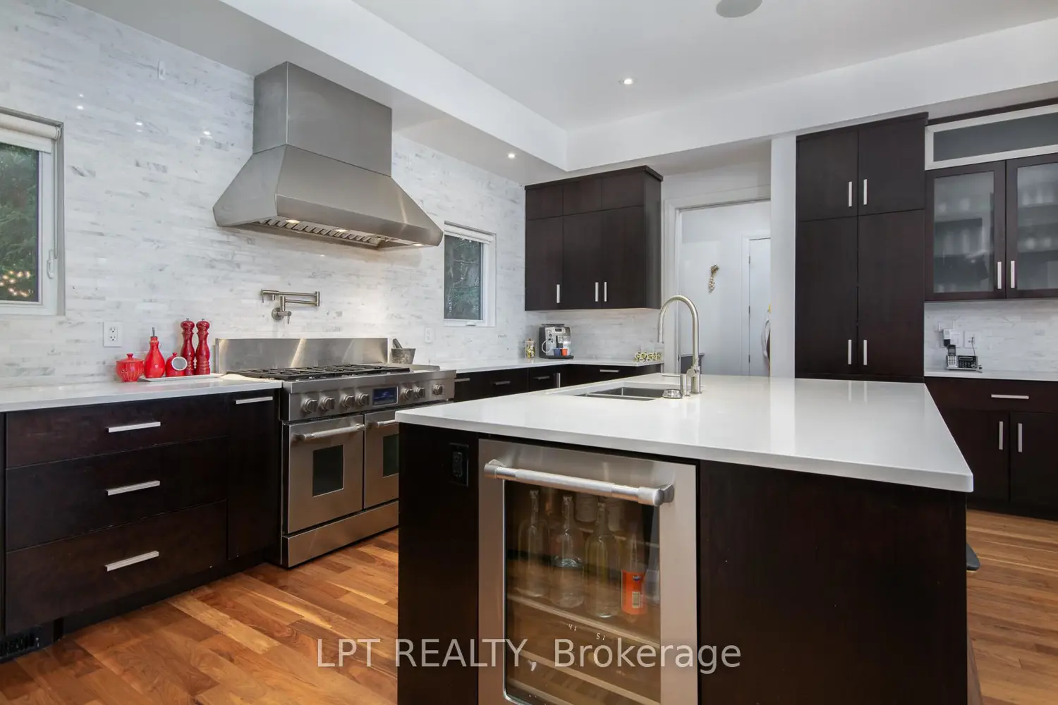 847 Walkley Road photo 4