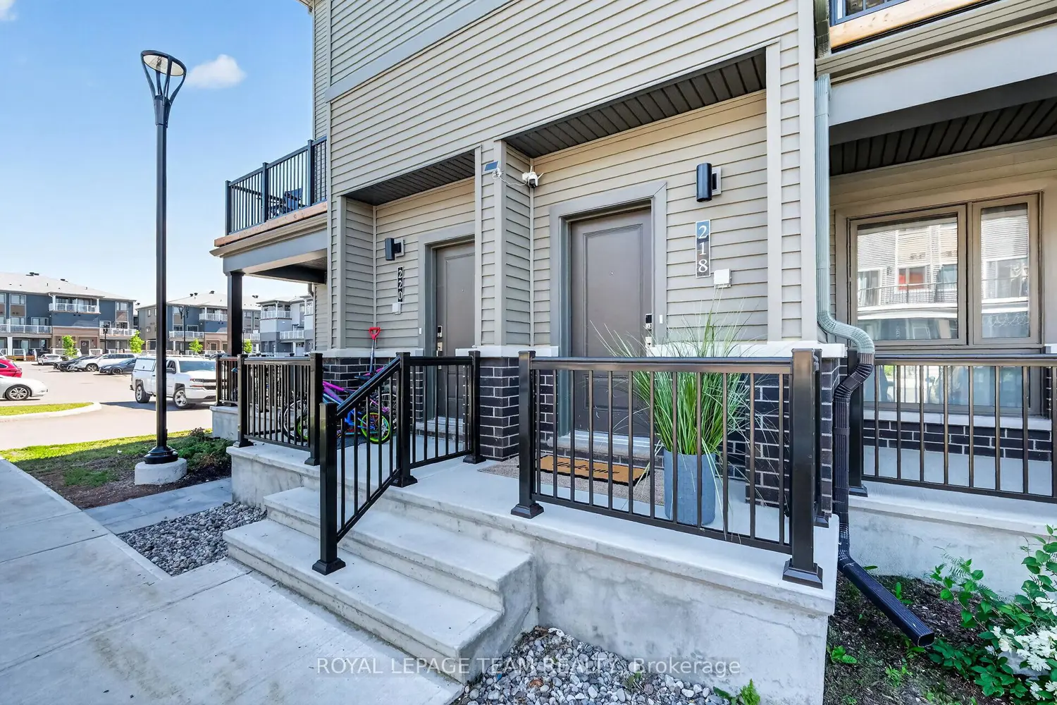 218 Parnian Private photo 2