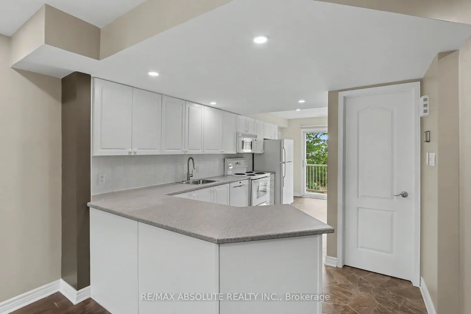 294 Cresthaven Drive photo 5