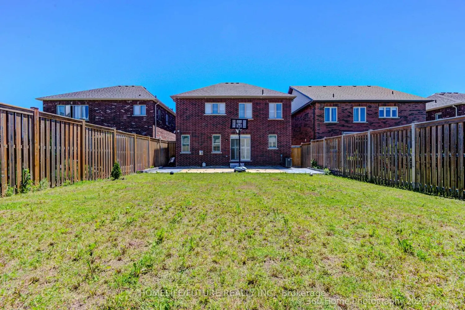 42 Samuel Crescent photo 3