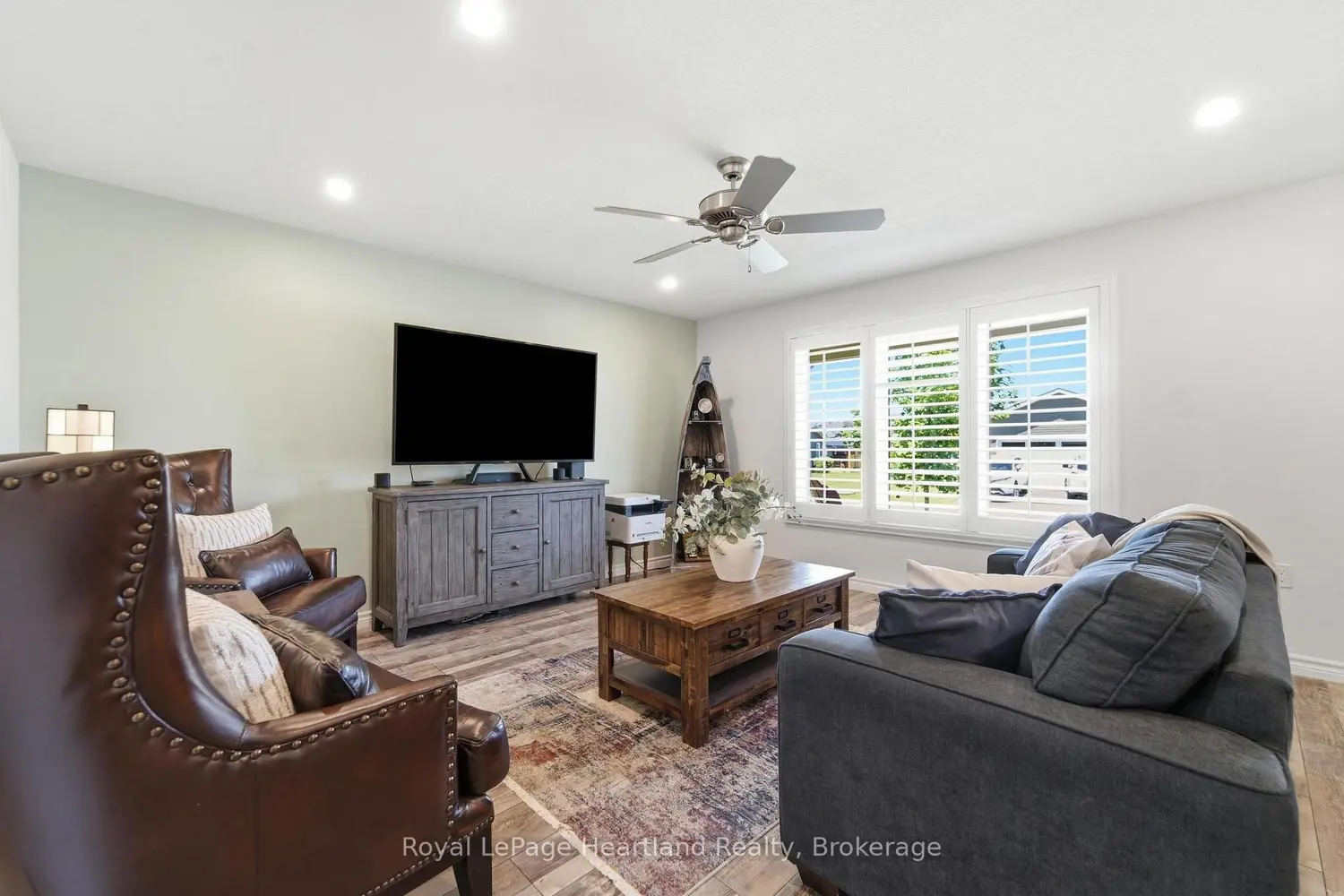 37 Lake Breeze Drive photo 5