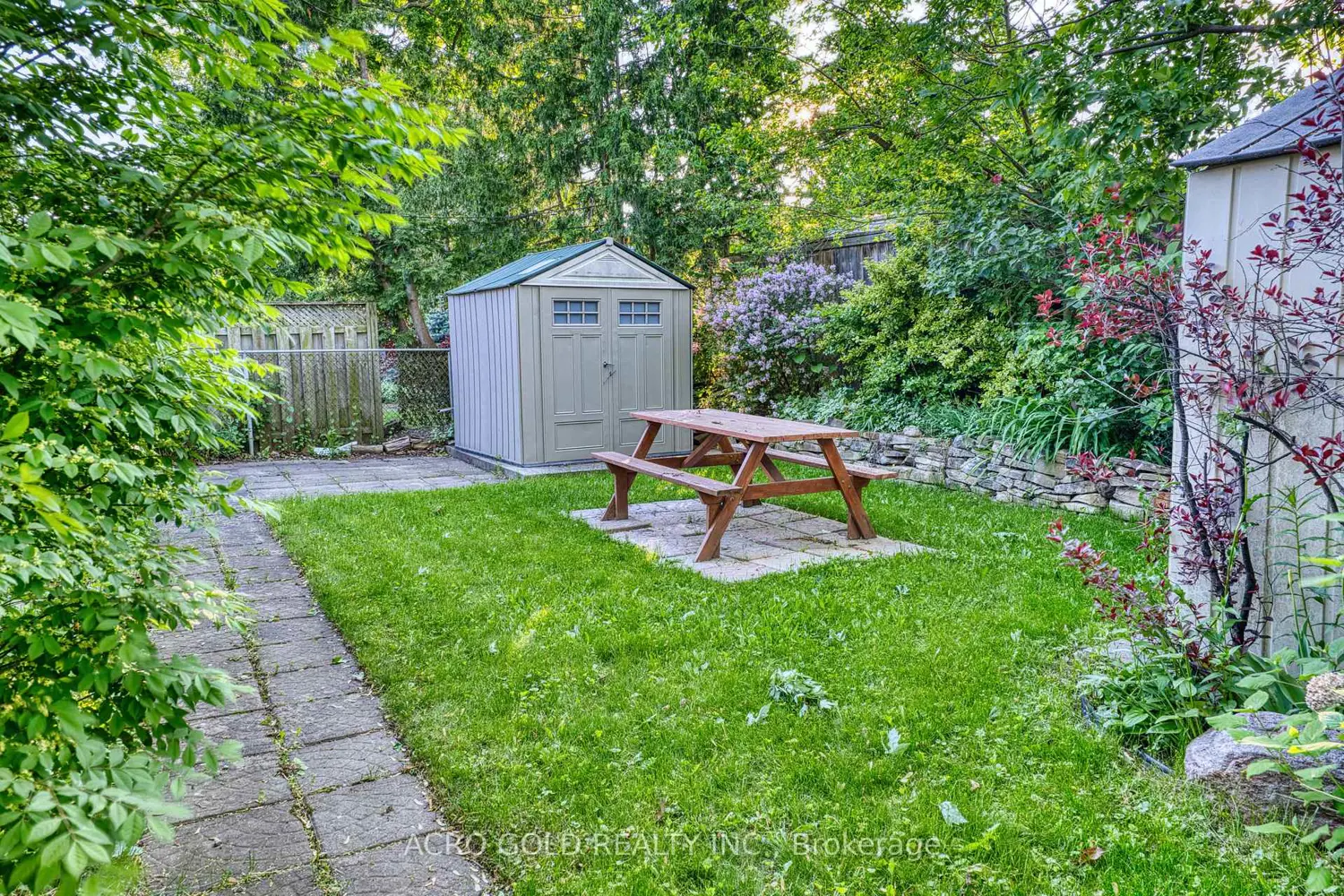 10 Kennebec Crescent photo 3