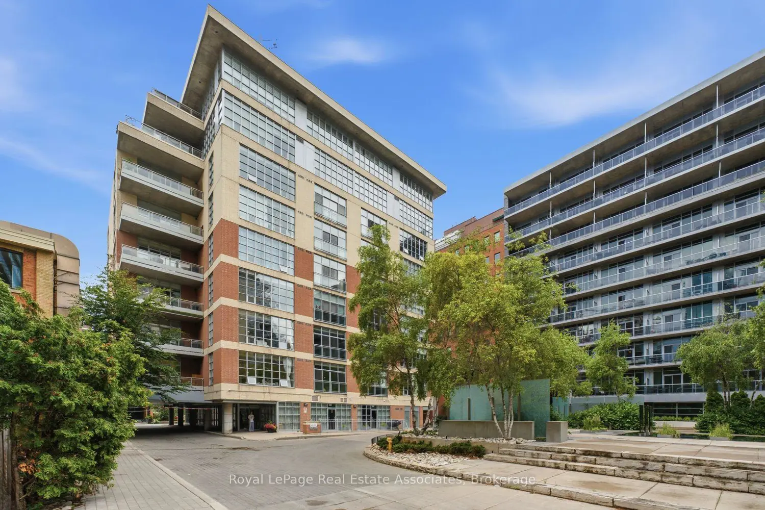 19 Brant Street 204
